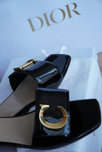 Bild in Galerie-Viewer laden, C’est Dior slides