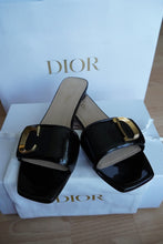 Bild in Galerie-Viewer laden, C’est Dior slides