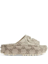 Bild in Galerie-Viewer laden, Gucci Pantoletten mit GG-Print