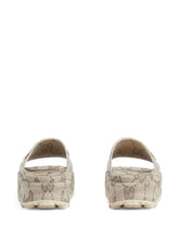 Bild in Galerie-Viewer laden, Gucci Pantoletten mit GG-Print